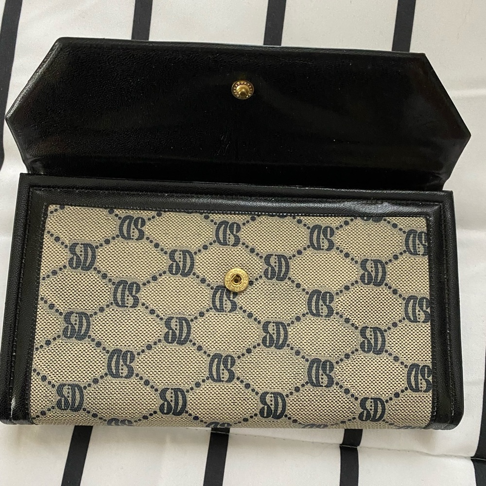 La Verona wallet, new never used.